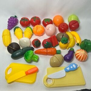 33 Pc Lot Of Pretend Cutting Veggie & Fruit Toys With 2 Cutting Board & 2 Knives